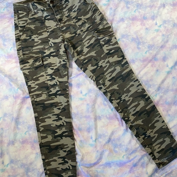 No Bo • Camouflage Cargo Mid-rise Skinny Jeans - Picture 5 of 10